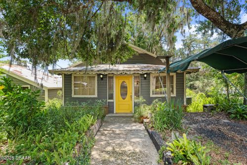 603 Front St, Welaka, FL, 32193-2064 | Card Image