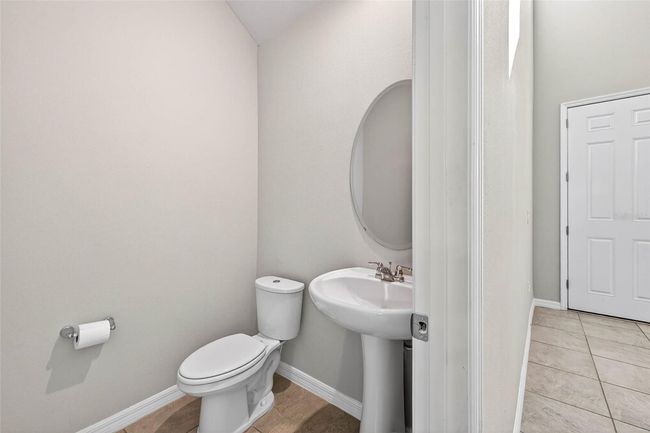 Half bath first floor | Image 15