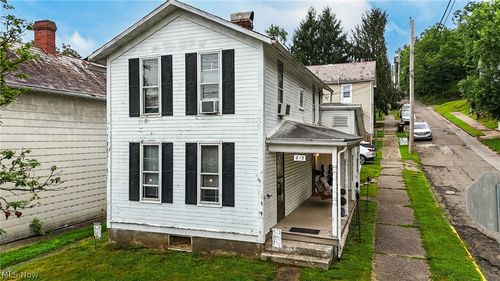 813 Warren St, Marietta, OH, 45750-1954 | Card Image