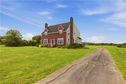a-223 Oliphant Ln, Middletown, RI, 02842-4665 | Card Image