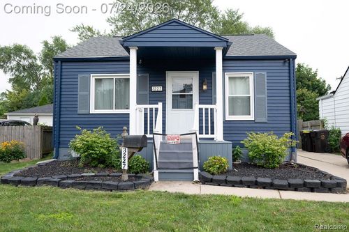 3227 Charles St, Trenton, MI, 48183-3621 | Card Image