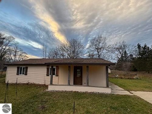 2827 N Luce Road, Alma, MI, 48801 | Card Image