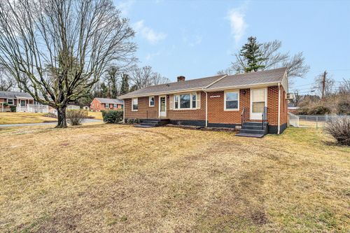 3853 Thompsons Ln, Roanoke, VA, 24018-4445 | Card Image