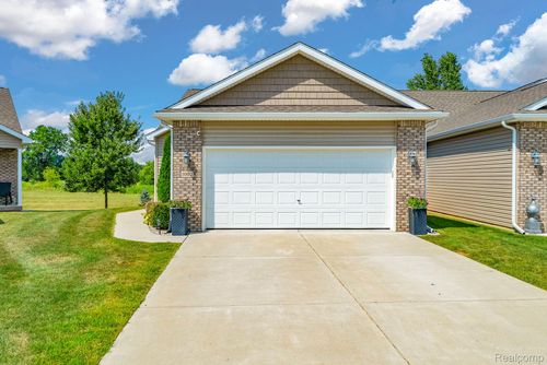 1002 Foxglove Ln, Davison, MI, 48423-7905 | Card Image