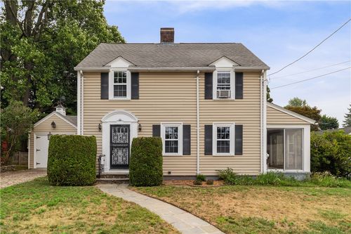 10 Pelham Pkwy, North Providence, RI, 02911-2915 | Card Image