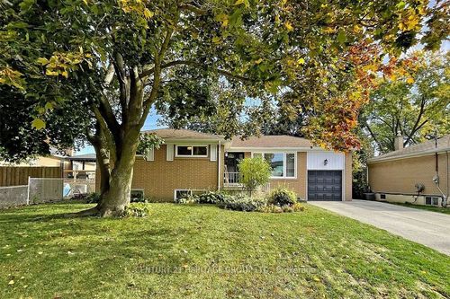 main-45 Lewis Dr, Newmarket, ON, L3Y1R6 | Card Image