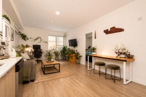 302-37881 Cleveland Ave, Squamish, BC, V8B0Z7 | Card Image