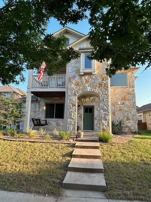 205 Sycamore St, Georgetown, TX, 78633-1807 | Card Image