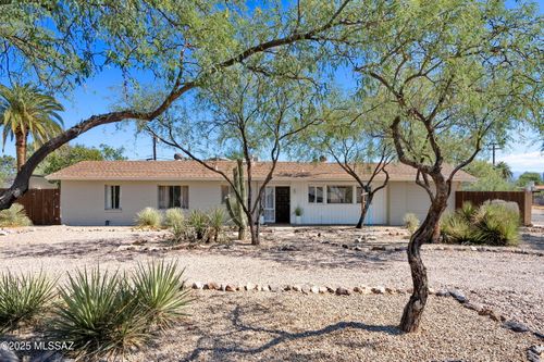 4051 E Calle De Jardin, Tucson, AZ, 85711-3410 | Card Image