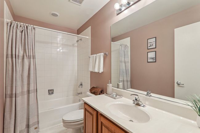 APT-207 - 2911 N Western Ave, Condo with 2 bedrooms, 2 bathrooms and 1 parking in CHICAGO IL | Image 22