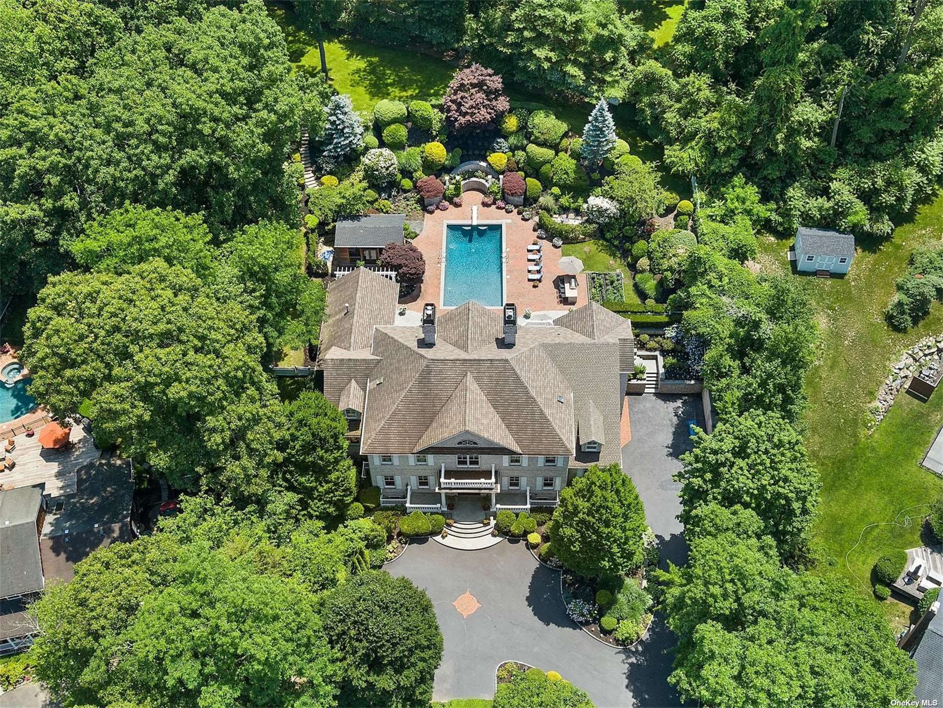 Fox Meadow Ct, Woodbury, NY 11797