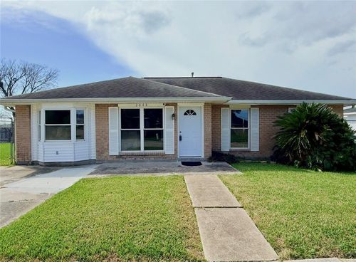 2048 Carver Dr, Marrero, LA, 70072-4616 | Card Image
