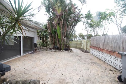 909 Ne 12th Ave, Pompano Beach, FL, 33060-5735 | Card Image