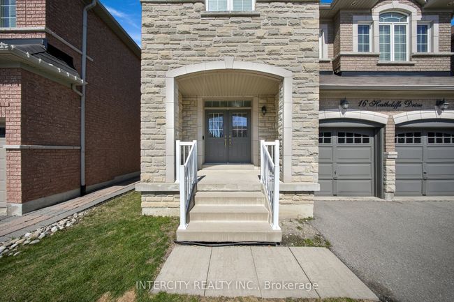 16 Heathcliffe Dr, House other with 3 bedrooms, 3 bathrooms and 4 parking in Woodbridge ON | Image 4