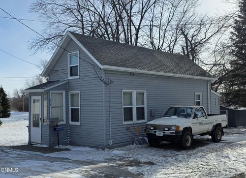 438 5th Ave Nw, Valley City, ND, 58072-2822 | Card Image