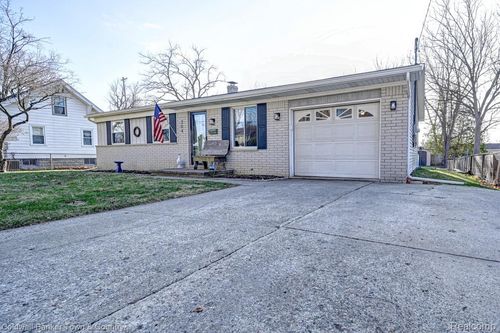 304 John St, Holly, MI, 48442-1642 | Card Image