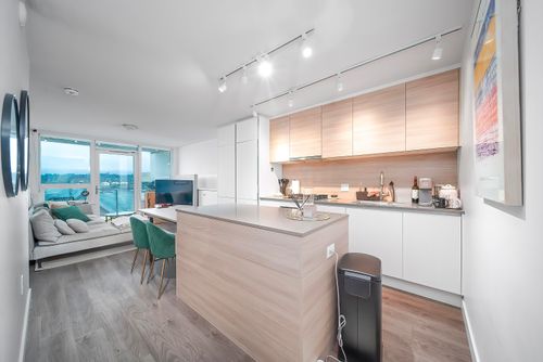 710-988 Quayside Dr, New Westminster, BC, V3M0L5 | Card Image