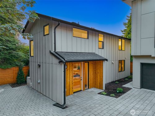 7531 31st Ave Ne, Seattle, WA, 98115-4701 | Card Image