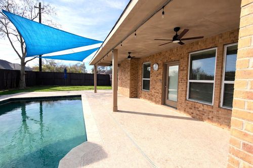 111 Meadow Ridge Way, Clute, TX, 77531-2259 | Card Image