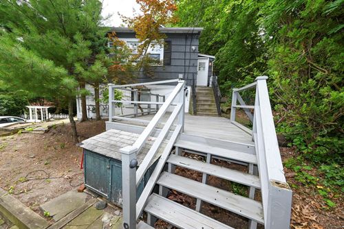 17 Hammond Rd, Glen Cove, NY, 11542-3415 | Card Image