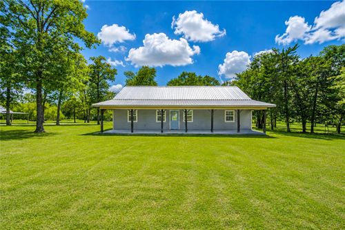 8805 Sun Oil Rd, Brenham, TX, 77833-9190 | Card Image