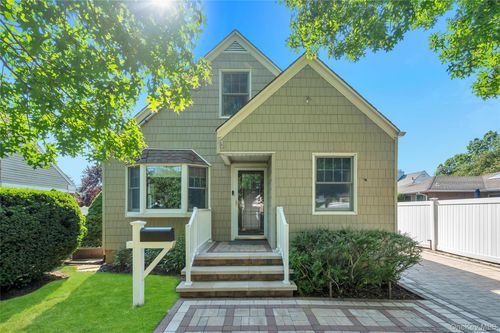 2518 Harvey Ave, Oceanside, NY, 11572-2418 | Card Image