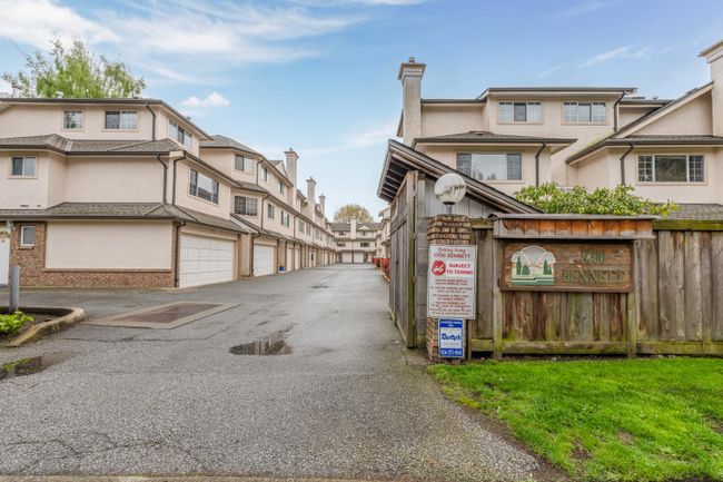 10 - 8700 Bennett Road, Townhouse with 3 bedrooms, 2 bathrooms and 2 parking in Richmond BC | Image 2
