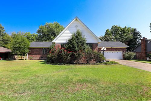 521 W Cross St, Benton, AR, 72015-3698 | Card Image