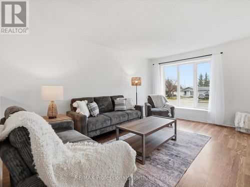 29 Pinecone Dr., Bracebridge (Monck (Bracebridge)), ON, P1L2G3 | Card Image