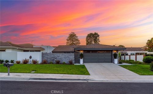 35 Beachcomber Dr, Corona del Mar, CA, 92625-1413 | Card Image