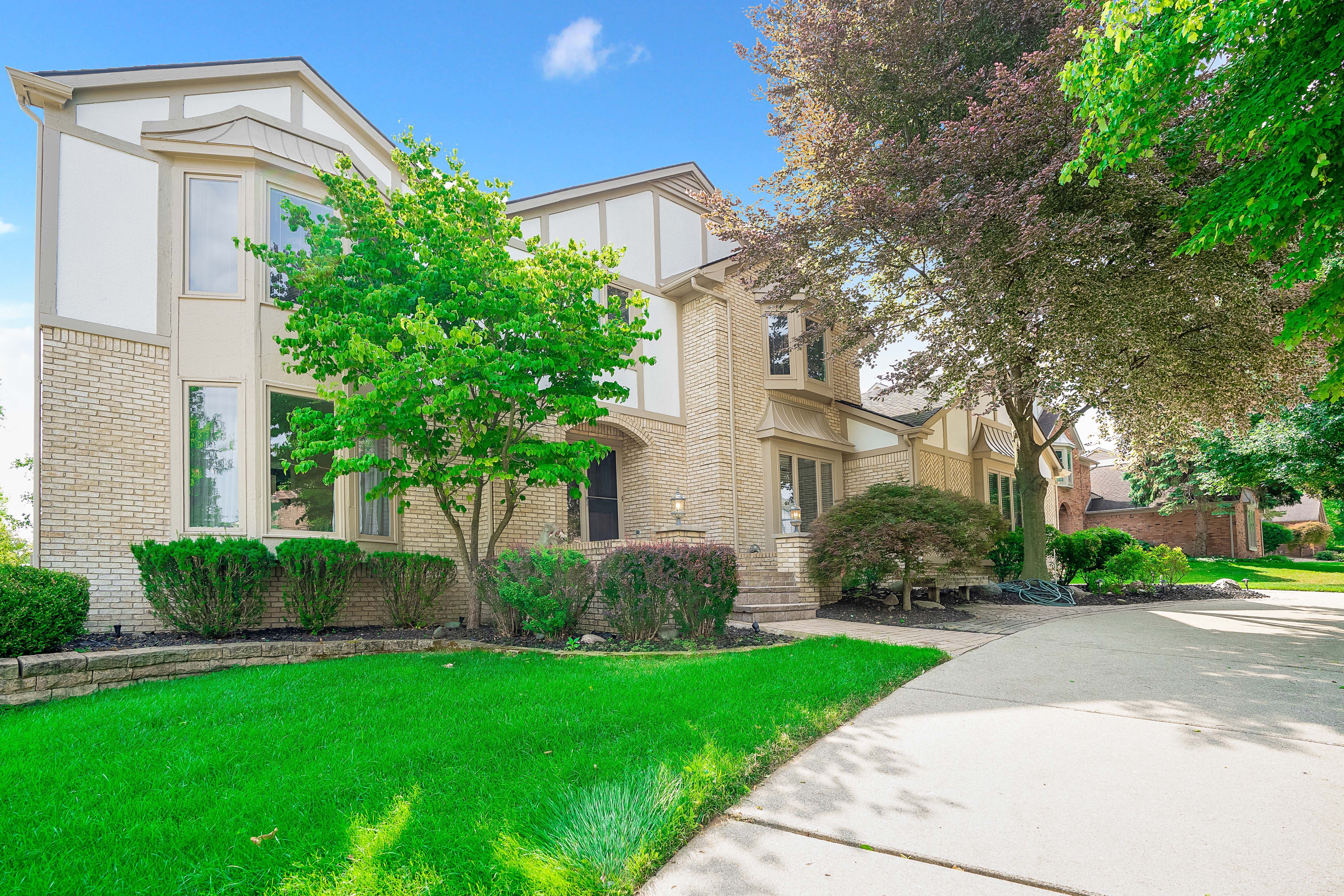 White Water Dr, Rochester Hills, MI 48309