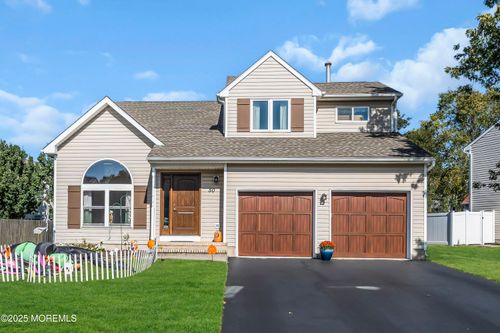 50 E Shenendoah Rd, Howell, NJ, 07731-9032 | Card Image