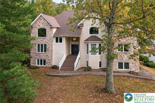 205 Osprey Way, East Stroudsburg, PA, 18302-6698 | Card Image