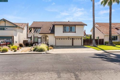 4403 Winterberry Ct, Concord, CA, 94521-4332 | Card Image