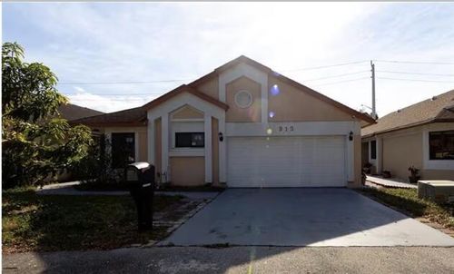 915 Buttonwood Ave, North Lauderdale, FL, 33068-2750 | Card Image