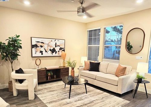 3713 1st St, Livermore, CA, 94551-4905 | Card Image