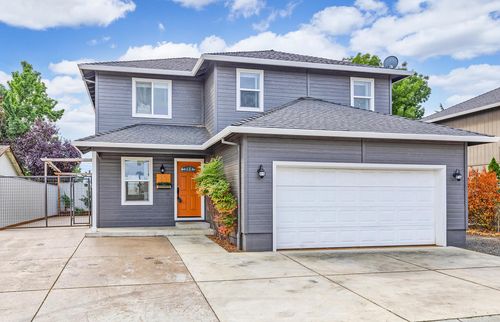450 Freeman Rd, Central Point, OR, 97502-2510 | Card Image