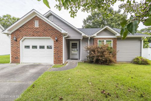 527 Jimmies Creek Dr, New Bern, NC, 28562-3760 | Card Image