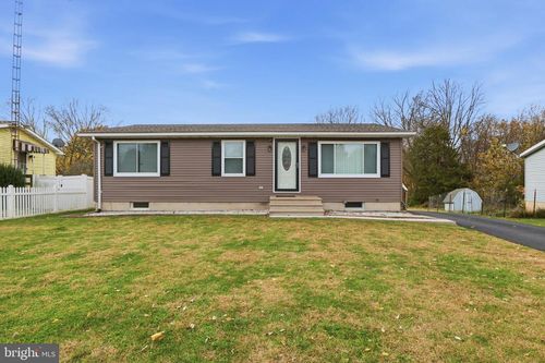 77 E Locust Ln, NEW OXFORD, PA, 17350-9545 | Card Image