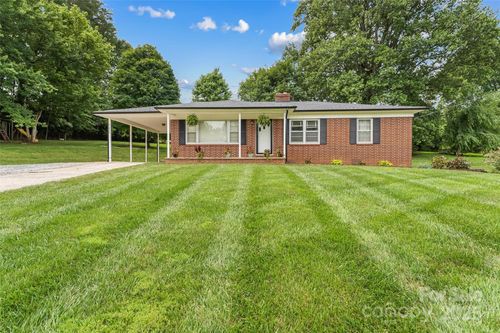 2777 Pax Hill Rd, Morganton, NC, 28655-9712 | Card Image