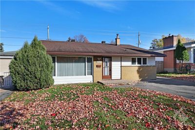 1349 Bloomsbury Cres, House other with 3 bedrooms, 2 bathrooms and 4 parking in Ottawa ON | Image 2