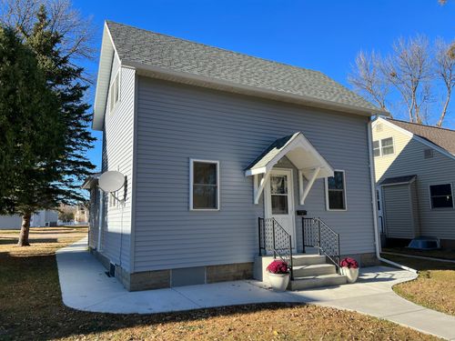 413 10th St N, Benson, MN, 56215-1408 | Card Image