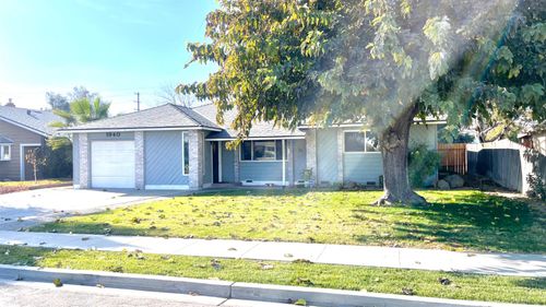 1940 N Woodridge Way, Hanford, CA, 93230-2140 | Card Image