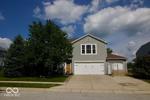 8223 Retreat Ln, Indianapolis, IN, 46259-7691 | Card Image