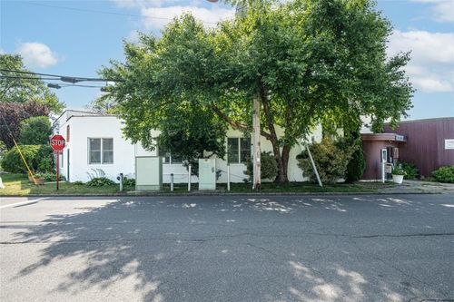 2 Manhasset Ave, Port Washington, NY, 11050-2063 | Card Image