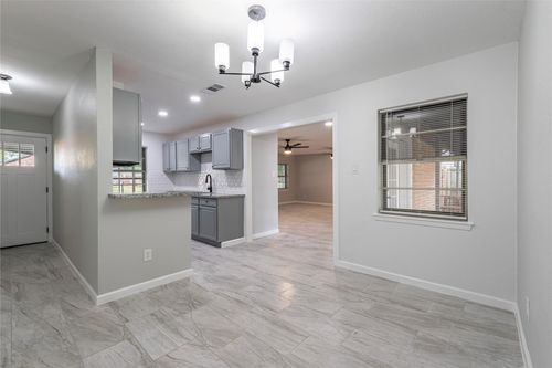 607 Debbie Ln, Alvin, TX, 77511-5321 | Card Image