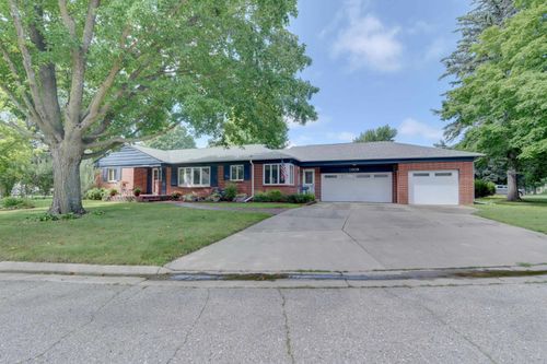 1609 Maplecrest Dr, Estherville, IA, 51334-1133 | Card Image