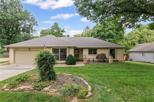 7921 Roe Ave, Prairie Village, KS, 66208-5073 | Card Image