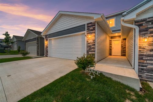 717 Greenwell Pl, Norwalk, IA, 50211-9460 | Card Image