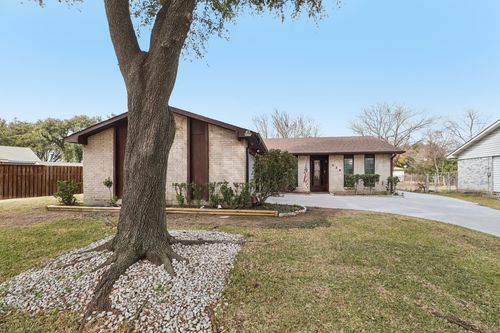 326 E Ferndale Ln, Grand Prairie, TX, 75052-5223 | Card Image